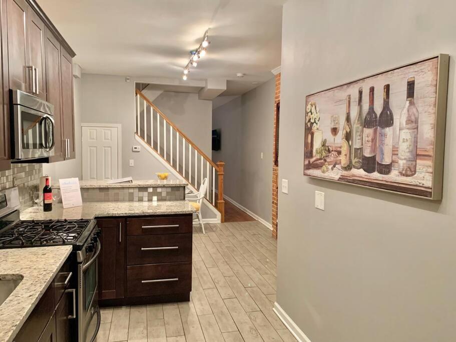 Upscale 2Bd/1.5Ba Townhome Mins To Jhh & Downtown Baltimore Exterior photo